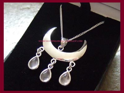 Wiccan Moon Blessings Necklace - Rose Quartz